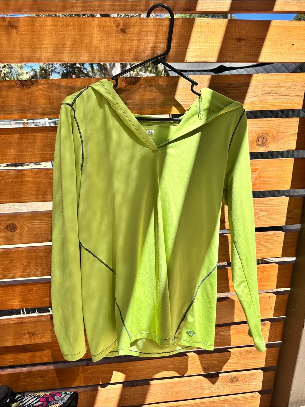 Duluth Trading Women’s Lime Hooded UPF 50 Armachillo Sun Shirt - Size M